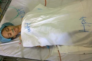 Cứu sống một bé gái bị u quái nặng 5 kg