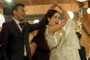 Cặp vợ chồng mới cưới thoát chết nhờ đổi lịch bay