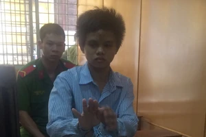 Thuê cháu phụ việc, bị mất 60 lượng vàng