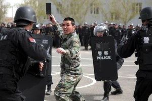 Cảnh sát Trung Quốc giết hàng chục kẻ "khủng bố" Tân Cương