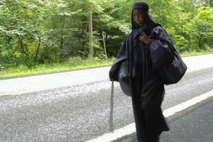 Người phụ nữ bí ẩn đi bộ khắp nước Mỹ