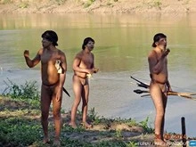 Bộ lạc sống biệt lập nhất thế giới lần đầu tiếp xúc với thế giới bên ngoài