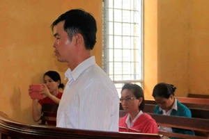 Lời khai của bác sĩ tra tấn vợ dã man bằng dây xích và dao suốt 6 giờ