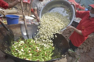 Bữa ăn kỷ lục dành cho 3.000 người - nạn nhân động đất tại TQ