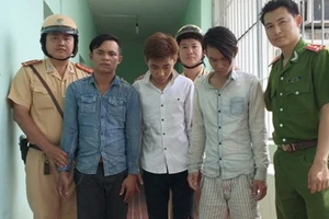 Truy đuổi tốc độ cao, CSGT tóm gọn ba tên cướp