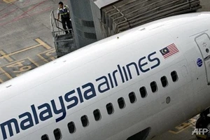 Máy bay Malaysia lại gặp sự cố