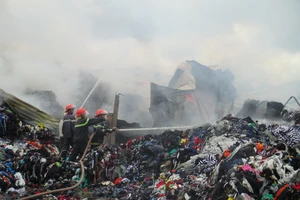 Cháy lớn tại kho vải ở Tây Ninh