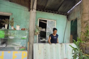 Vụ dùng vàng giả mua card điện thoại di động: Người dân lại tố bị lừa