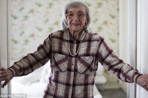 Cuộc sống địa ngục của người nếm thức ăn cho Hitler 