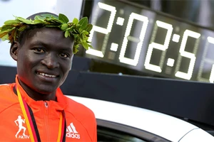 Kỷ lục thế giới mới chạy marathon được lập ở Berlin