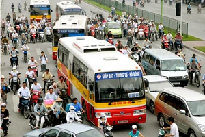 Từ 1-11: Thu phí sử dụng đường bộ theo đầu xe