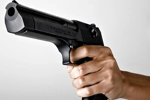 Dùng súng chặn ô tô cướp tài sản trên quốc lộ