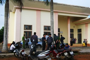 Bị điều tra nhận hối lộ, thanh tra giao thông nhảy lầu tự tử 