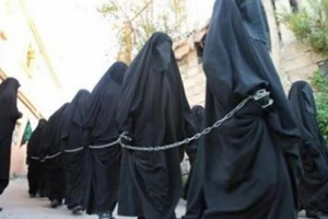 Thiếu nữ bị IS cưỡng hiếp van xin được chết