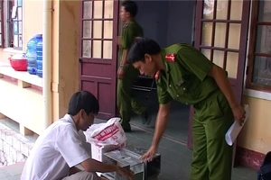 Trộm một loạt thiết bị giao thông bán... ve chai
