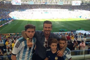 Mỗi thành viên nhà David Beckham đều là một cỗ máy… in tiền