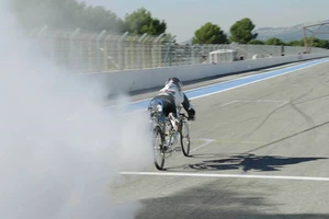 Xe đạp lập kỷ lục thế giới với vận tốc… 333 km/h