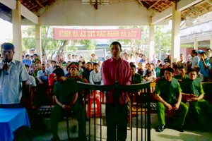 Xách dao chém anh cột chèo vì cho rằng bị "bơm đểu"