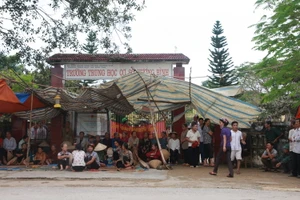 Vụ hàng trăm học sinh không đến trường: Tỉnh nhận trách nhiệm