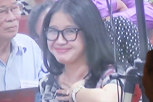 Nụ cười xinh đẹp của người phụ nữ bầu Kiên “cấm ai động đến“