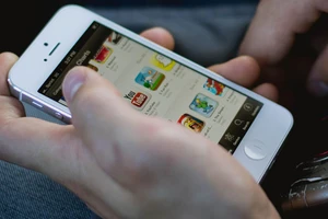 Kẻ trộm Iphone 5 đưa nữ bị hại đến…trình báo công an