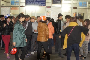 Ném xăng, phóng hỏa quầy bán vé tàu Bắc - Nam