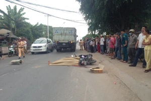 TP.HCM: Va chạm với xe tải, nam thanh niên bị cán tử vong