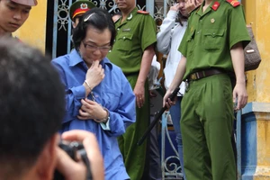 Chủ tọa vụ Huyền Như: ‘Khi đi thì bắc cầu, khi về thì đi thẳng’