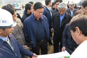 Bộ trưởng Thăng: Sân bay Nội Bài phải thực hiện tốt '4 xin, 4 luôn'