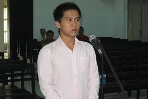 Ép bé gái 6 tuổi quan hệ, bị tù 14 năm 