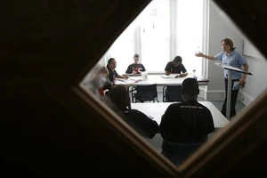 Sốc với bài tập về nhà yêu cầu mô tả ...cách giết người