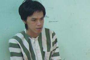 Dùng 600 tờ tiền giả để mua card điện thoại