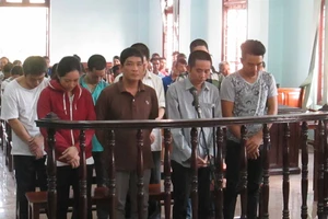 Mua bán tiền giả, cả nhóm lãnh 99 năm tù