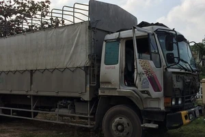 Xe tải tông xe cấp cứu, 7 người bị thương