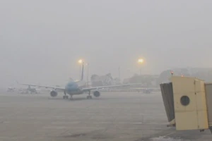 Nhiều chuyến bay chuyển hướng vì thời tiết xấu