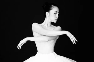 Linh Nga chụp ảnh bán nude khiến khán giả sững sờ