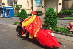 ‘Đường Tăng’ lái Honda Fury độ trống đồng ở Sài Gòn
