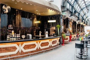 Báo Mỹ ca ngợi sự lộng lẫy 'không tưởng' của KS siêu sang ở Sài Gòn