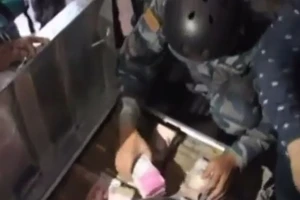 Nepal tìm thấy kho tiền dưới đống đổ nát