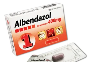 7 học sinh nhập viện vì uống thuốc tẩy giun