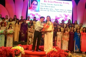 Tuyên dương các bảo mẫu xuất sắc tại Ngày hội “Mùa hoa dâng Bác”