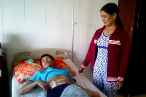 Bị cắt bỏ dạ dày vì tưởng axit là... rượu