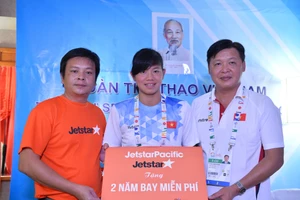 Ánh Viên và bố mẹ được bay Jetstar Pacific miễn phí 2 năm