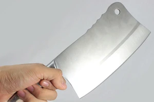 Vào quán cơm đòi tiền bảo kê bị chủ quán 'xử lý' nhập viện