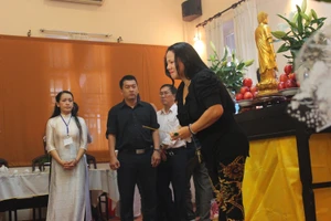 Chùm ảnh lễ tang GS Trần Văn Khê: Nghèn nghẹn cảm xúc khôn nguôi