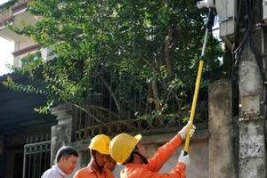 Hóa đơn điện tăng cao vì ghi sai số công tơ 