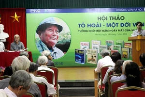 ‘Khi định chặt một cái cây, cần nên đọc một trang sách của Tô Hoài’ 