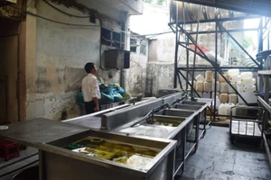 Vụ 200 công nhân ngộ độc tại Bình Dương: Suất ăn quá rẻ!