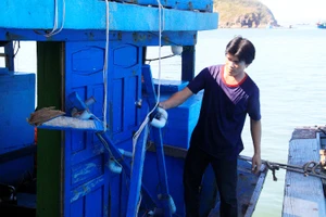 Tàu cá Bình Định bị tàu vũ trang Trung Quốc tấn công