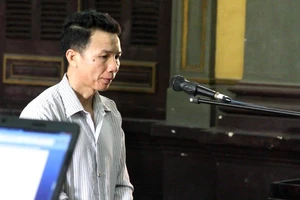 Bị khước từ tình cảm, chồng dùng dao và búa tấn công vợ